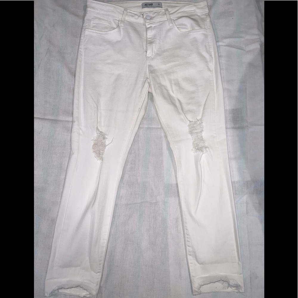 NWOT “ Just Black “ White Denim jeans 👖